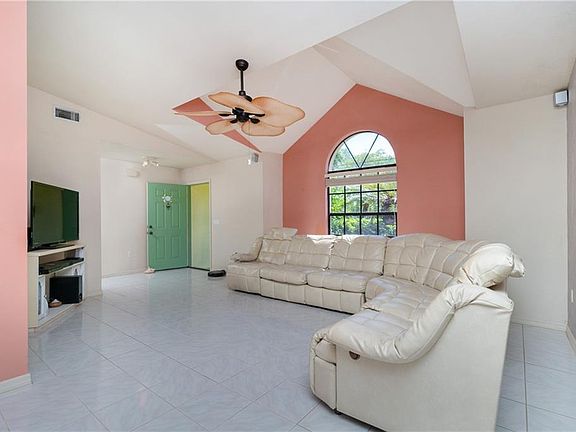 5th image of 1109 Clearview Dr