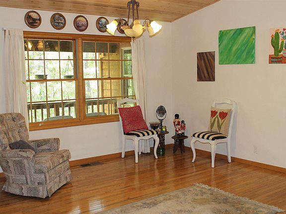 4th image of 23099 Pinewood Ln