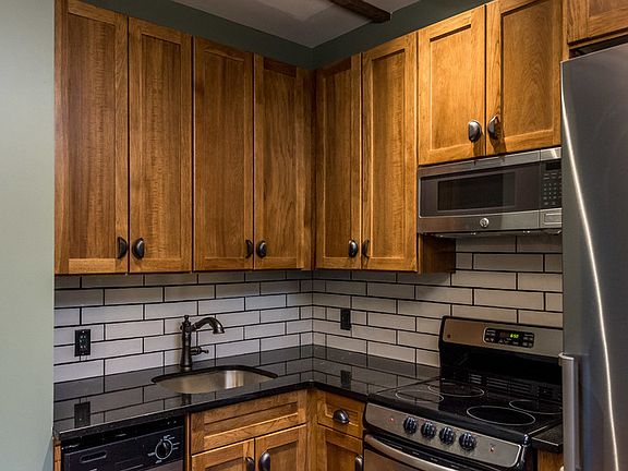 2nd image of 194 Montrose Ave APT 3M