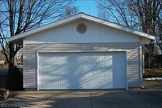 2nd image of 3804 Ivy Dr NE