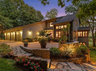 100 Black Oaks Ln, Wayzata, MN 55391