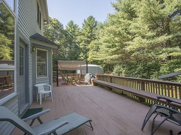 5th image of 3 Carriage House Dr