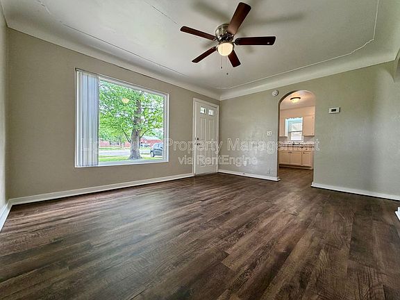 5th image of 2449 Hillside Dr NW