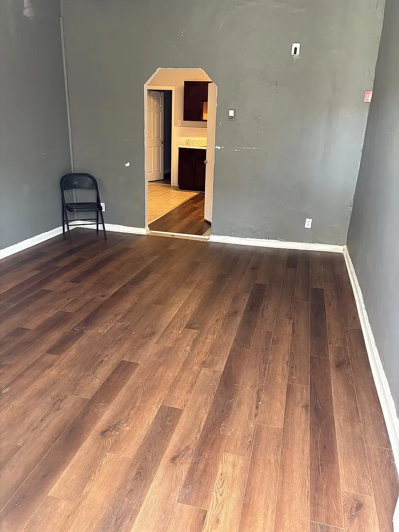 Akings - 5133 Irving St (DNM- just find rentals) — Photo 1