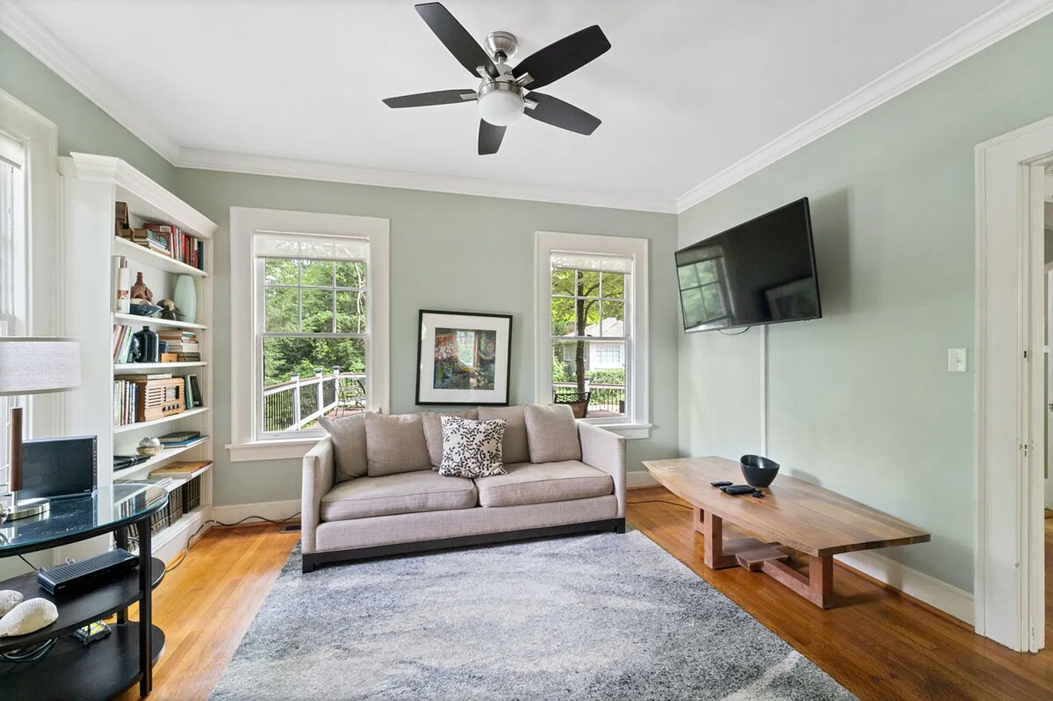 5 bed, 2.0 bath, 2734 sqft, $8,176 — Photo 1