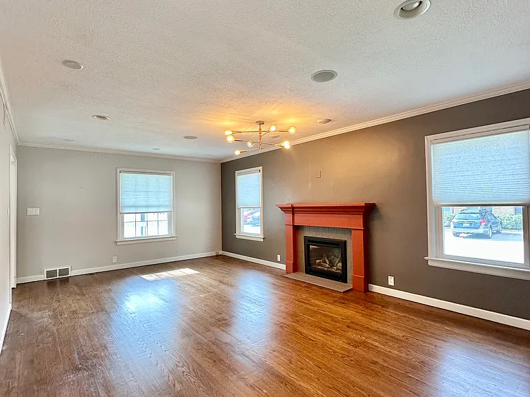 932 Robinson St — Photo 5