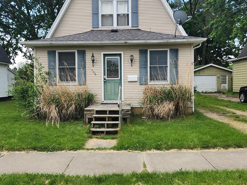 1st image of 104 E Railroad St