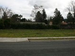 1035 SW Princeton Pl, Grants Pass, OR 97527