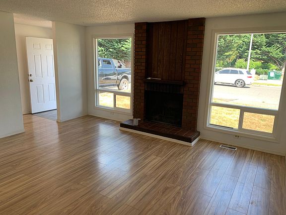 3rd image of 808 26th St NE #810