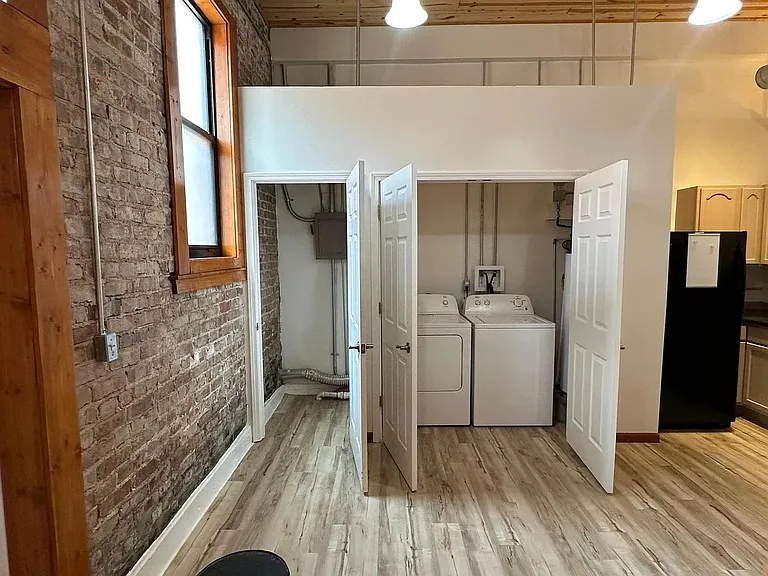 107 N Main St — Photo 18