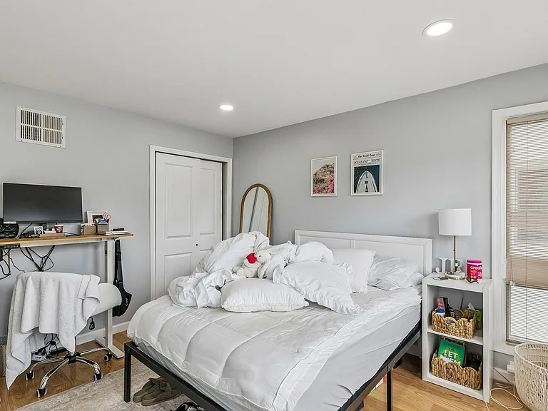 1130 Lombard St — Photo 24