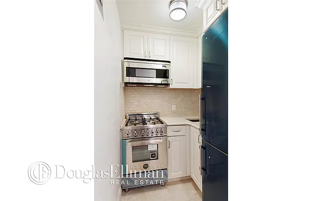 Sold by Douglas Elliman | media 14