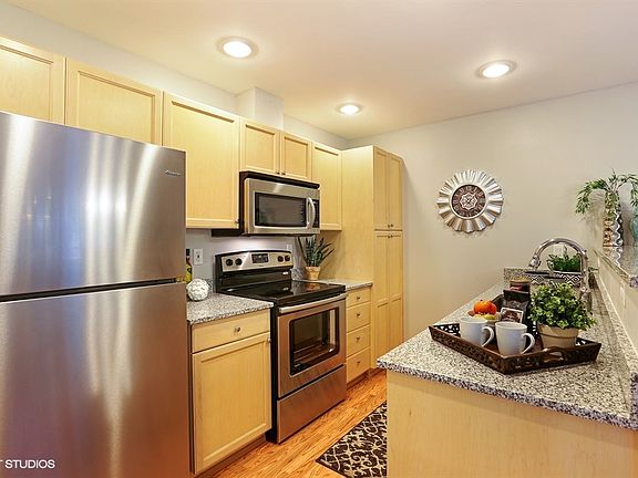 3rd image of 25235 SE Klahanie Blvd APT Q302