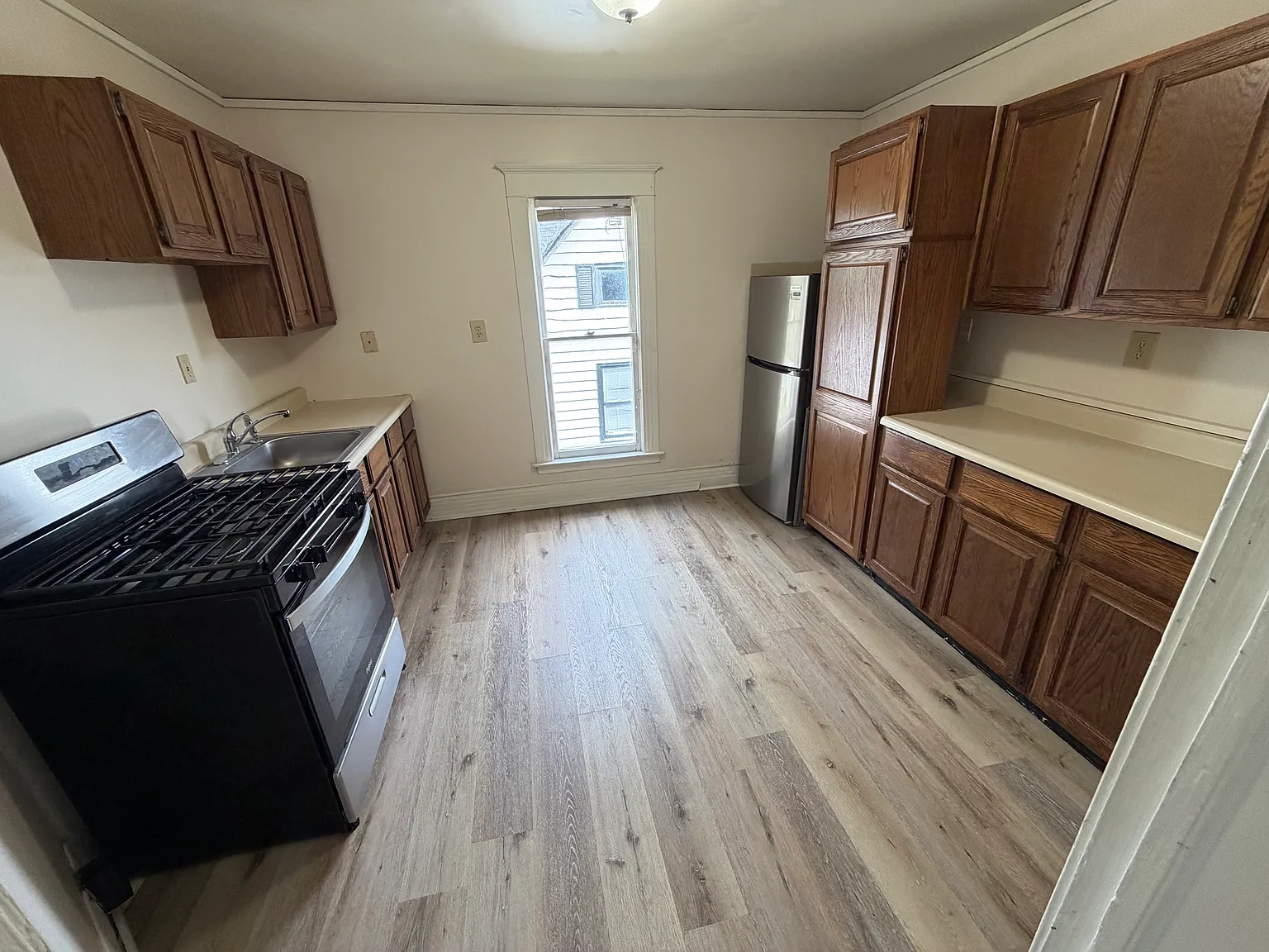 2 bed, 1000 sqft, $900 — Photo 3