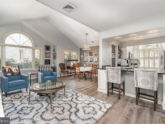 5th image of 1837 Creek View Dr
