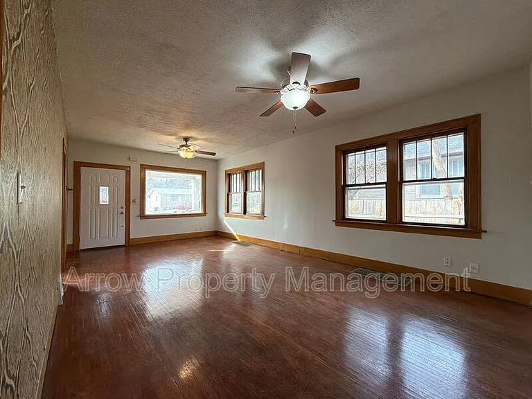 5318 Stockwell St #5318 STOCKWELL STREE — Photo 2