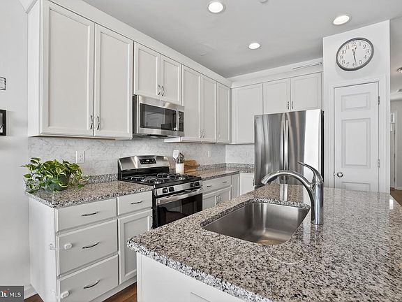 4th image of 273 Kestrel Ct