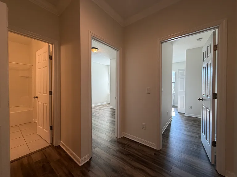 1018 Capitol Hill Ct — Photo 10