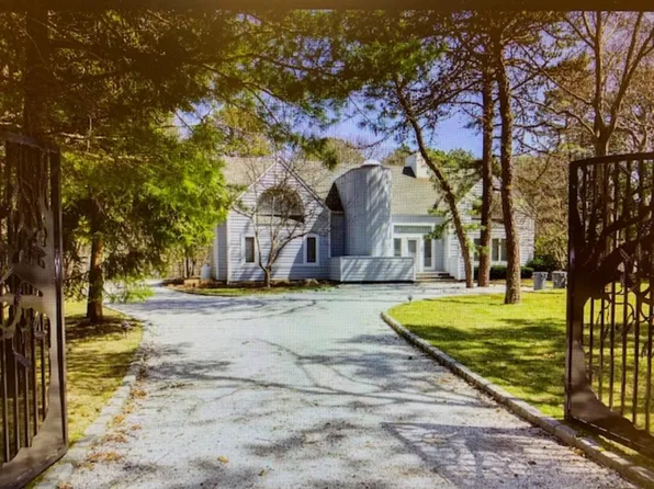 https://photos.zillowstatic.com/fp/7750396ecc0ff794c04f9ac959d6aa29-p_e.webp