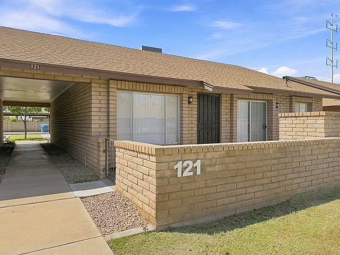 3 bed, 2.0 bath, 1258 sqft, $1,900 — Photo 2