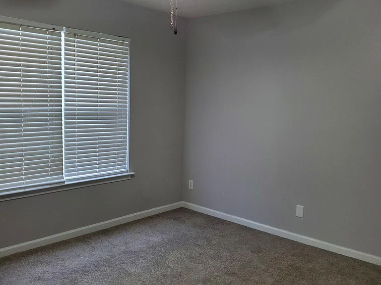 1122 Briarwood Dr — Photo 4