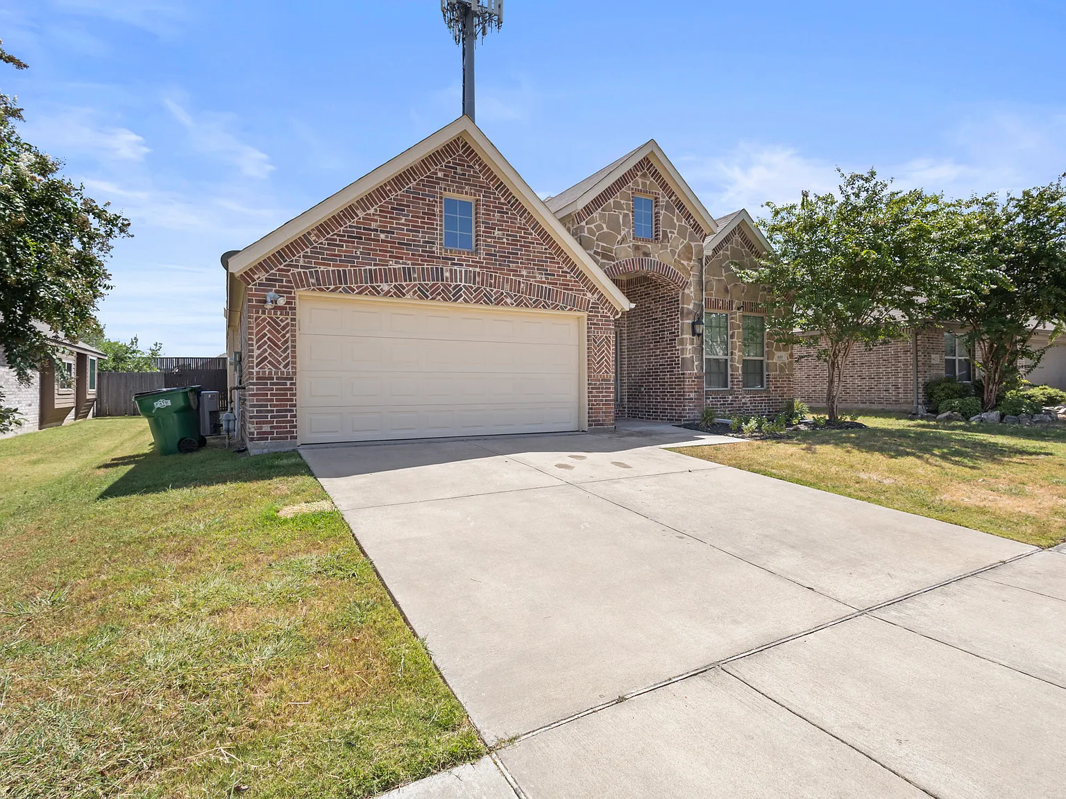 4 bed, 2073 sqft, $2,600 — Photo 4