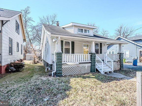 4th image of 3904 38th St