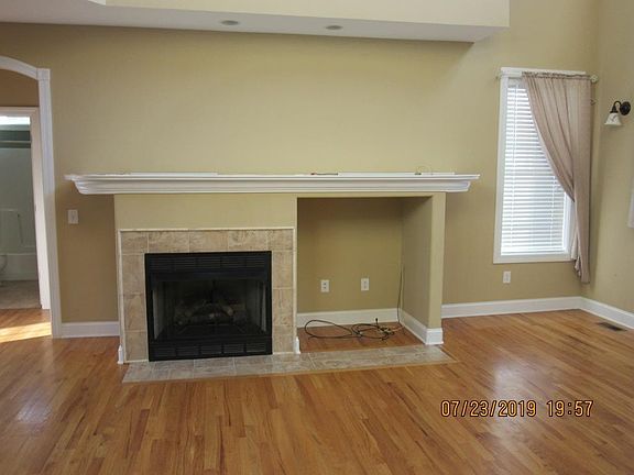 3rd image of 20 Ashworth Ct