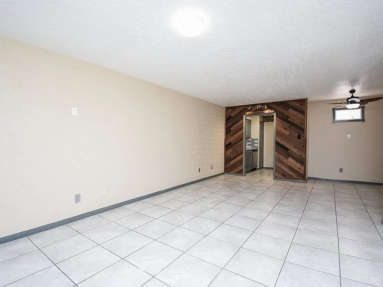 2507 Montrose Blvd #22 — Photo 6