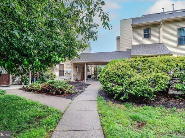 707 Ivy Ct, Jackson, NJ 08527