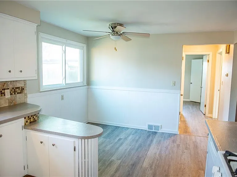 7229 Glendale Ave — Photo 5