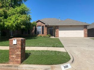 300 Morningside Dr, Yukon, OK 73099