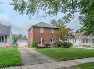 29386 Walnut St, Flat Rock, MI 48134