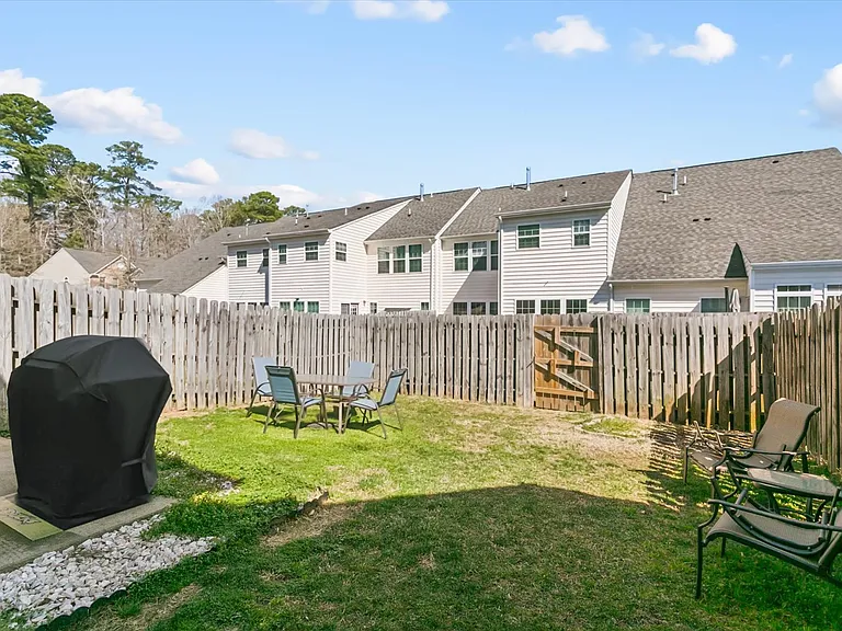 126 Brock St — Photo 35