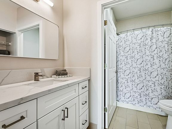 5th image of 140 Holiday Blvd #216