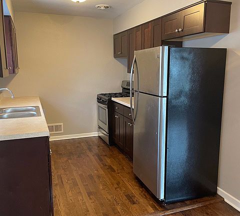 3rd image of 848 Dunlop Ave #2