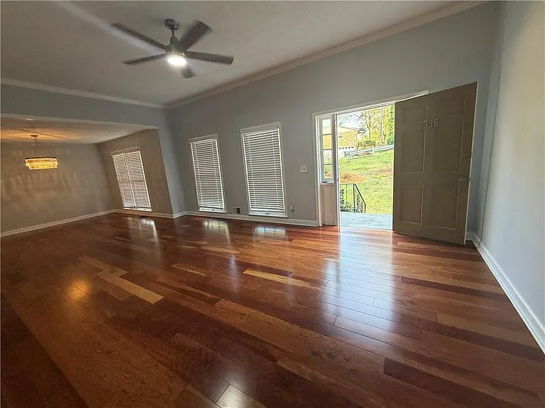 3336 Camelot Dr — Photo 2