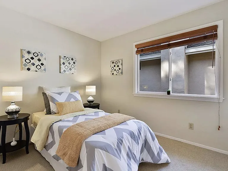 923 Whitehall Ln — Photo 22