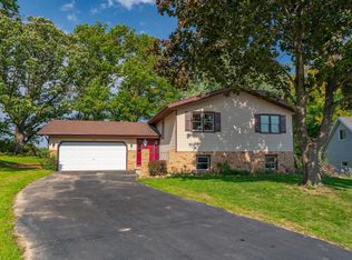 390 Columbus Ct, Sun Prairie, WI 53590
