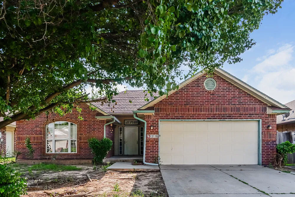 3 bed, 2.0 bath, 1269 sqft, $1,605 — Photo 1