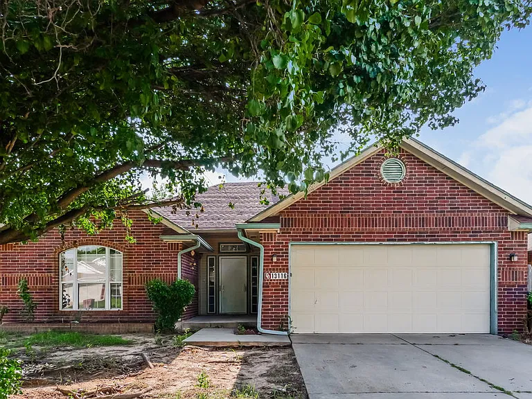 13116 Mapleleaf Dr — Photo 1
