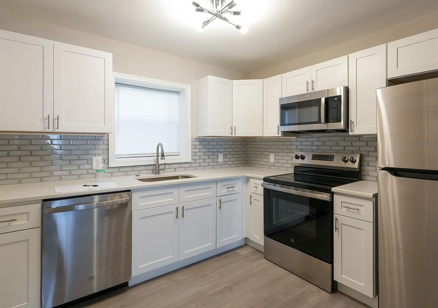 Gorgeous- Brand New 3 Bedroom 2 Full Bath - Just Totally Renovated — Photo 3