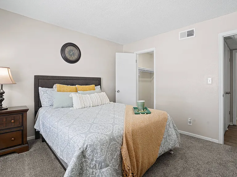 Diamond Lake Apartments — Photo 11