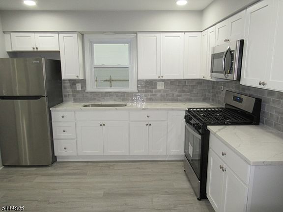 4th image of 44 Grant St APT A
