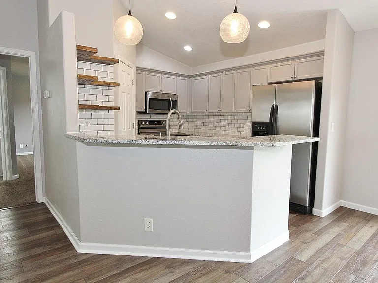 6236 S Star Struck Ave — Photo 3
