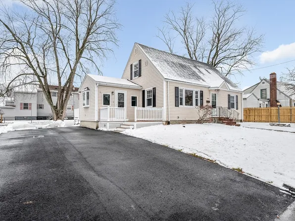 90 Chamberlain St, Lowell, MA 01852