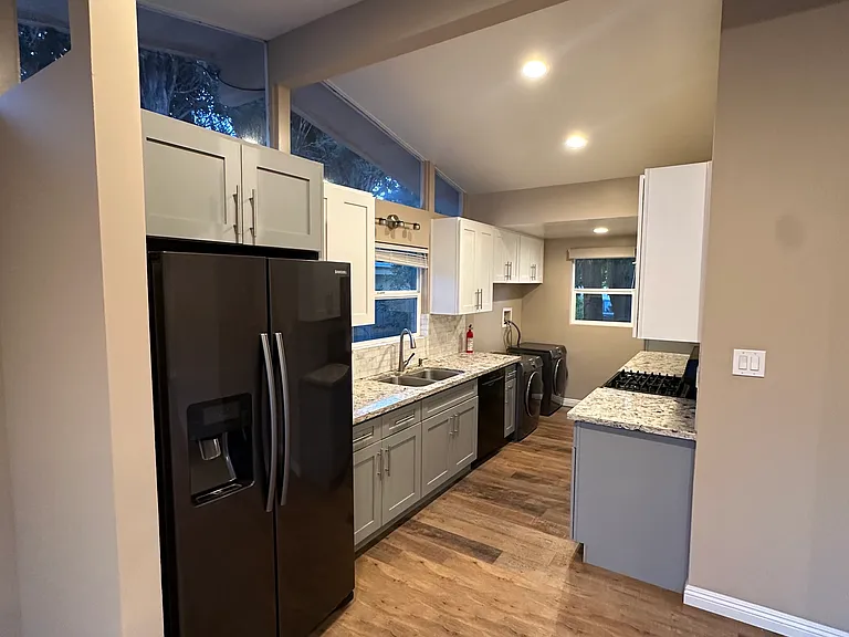 7126 Delco Ave — Photo 8