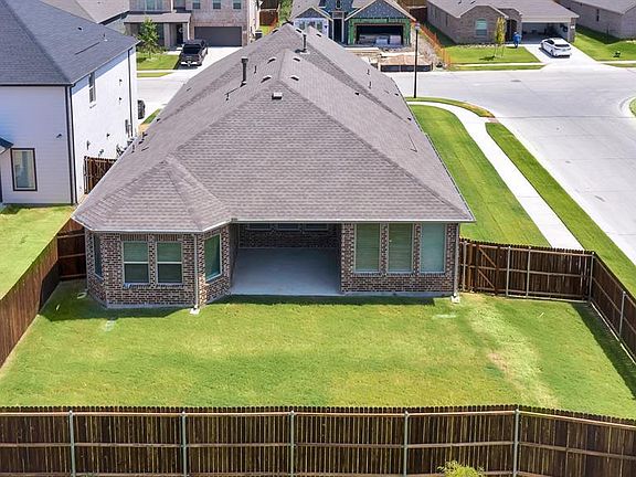 3rd image of 926 Lawless Ln