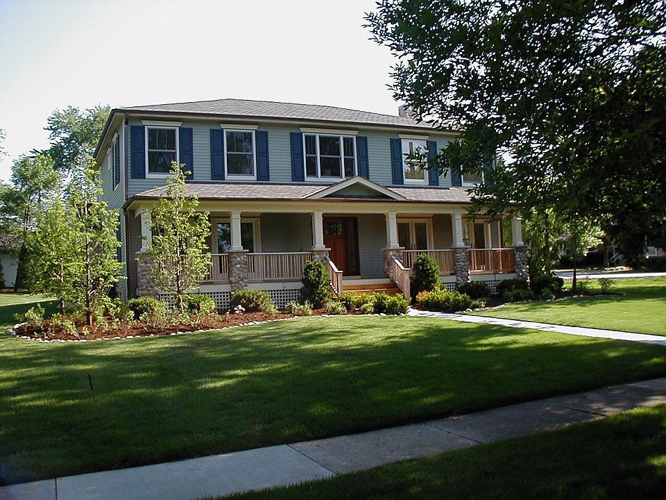 Newly constructed Southern Colonial