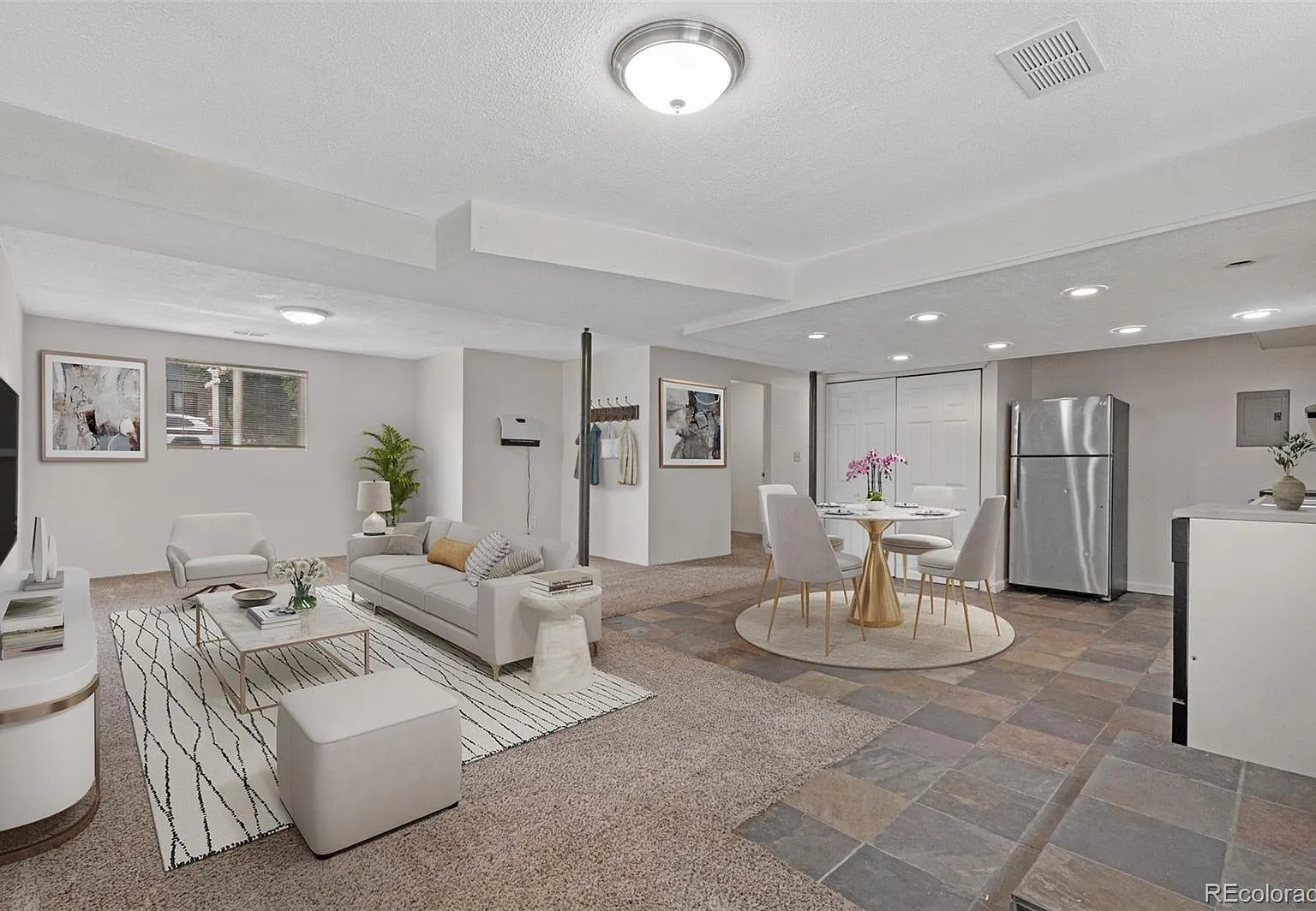 3 bed, 1100 sqft, $1,999 — Photo 1